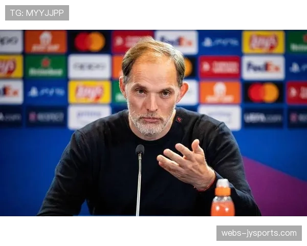 争议瞬间：VAR长时间复核后，裁判取消拜仁点球判罚，图赫尔愤怒抗议。